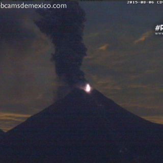 Volcán El Colima emite erupción de dos kilómetros