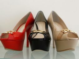 Los zapatos con tacones altos son un gran aliado para las mujeres de estatura pequeña. EL INFORMADOR / ARCHIVO
