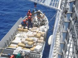 Los narcóticos fueron encontrados en una nave que estaba sumergida casi en su totalidad el mes pasado. AFP / ARCHIVO