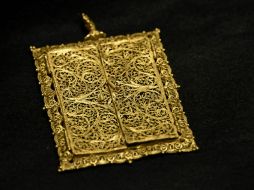 Vista de una pieza de filigrana de oro es parte de la coleccion Mel and Deo Fisher en la casa de subastas Guernsey's en Nueva York. EFE / J. Lane