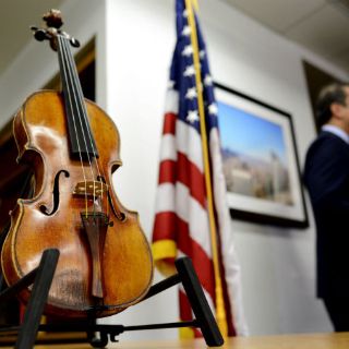 Recuperan violín Stradivarius robado hace 35 años