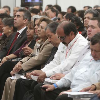 El INEA entrega certificados a mexicanos en Michigan, EU