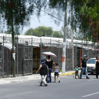 Denuncian atraso en obras del Tianguis del Sol