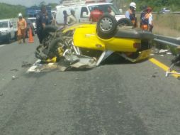Al sitio acudió personal de Ciencias Forenses para establecer las causas del hecho vial. ESPECIAL /