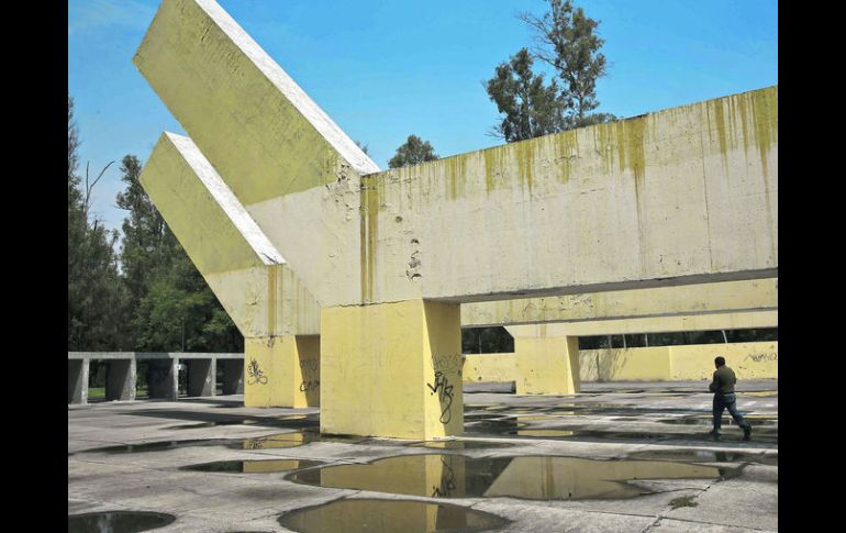 Las esculturas del Parque González Gallo (1972) fueron transformadas al igual que el pórtico de la unidad. Es de lo más deteriorado. EL INFORMADOR / M. Vargas