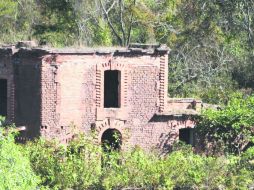 Belleza. La Amparo Mining Co. se distinguía por sus hermosos y bien construidos edificios ahora en ruinas. EL INFORMADOR / P. Fernández