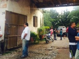 El árbol cayó sobre un tejabán donde laboraba el hombre fallecido. ESPECIAL /