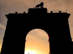Nuevos Brillos. El león de la Calzada de los Héroes tendrá un aspecto más brillante tras su 'manita de gato'. FACEBOOK / León Municipio