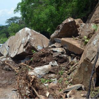 Cierran supercarretera Durango-Mazatlán por derrumbe