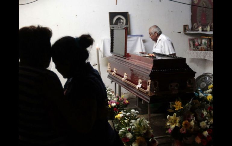 Sus familiares decidieron llevarse el cuerpo para ser velado en su casa en Xaltianguis. AFP / P. Pardo