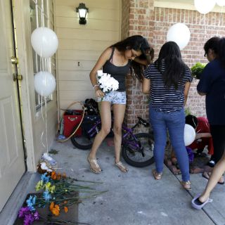 Por comparecer, hombre acusado de matar a familia en Houston