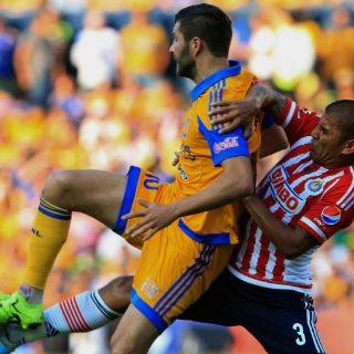 Chivas descarta fractura de Carlos Salcido
