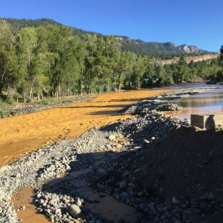 Agencia de protección ambiental contamina por accidente río de Colorado