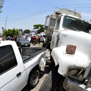 Choque múltiple en carretera a Chapala deja lesionados