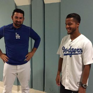 Gio lanza primera bola en duelo de Dodgers