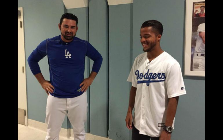 El 'Titán' acompañó en esta aventura al '10' del Galaxy. TWITTER / @OficialGio