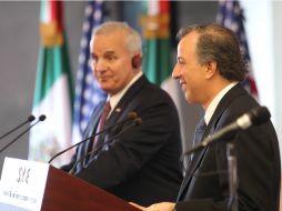 El canciller mexicano José Antonio Meade (d), junto al gobernador de Minnesota (EU), Mark Dayton. EFE /