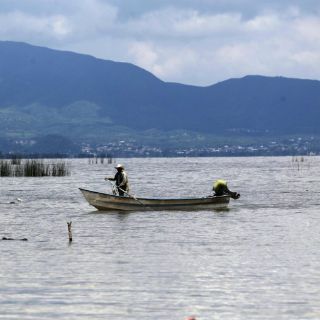 Chapala recupera casi 80 centímetros por lluvias