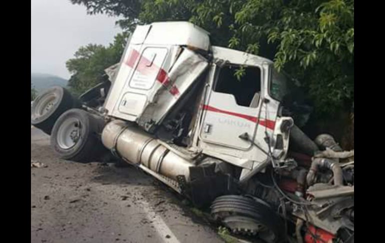 El accidente ocurrió al mediodía de este martes a la altura del kilómetro 46 de la carretera federal 80. ESPECIAL /