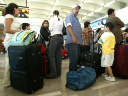 Nunca aceptes ayuda de extraños para transportar tu equipaje. EL INFORMADOR / ARCHIVO