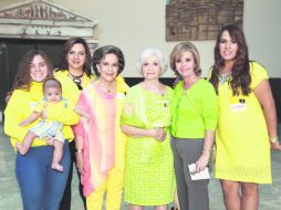 EN FAMILIA. Majo Barba, Jorge Andrés Casillas, Silvia Jiménez, Silvia Gómez Loza, Ma. de la Paz Loza, Paty Islas y Ma. Fernanda Estrada  /