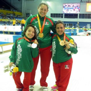 Mexicanas dominan la piscina en Toronto
