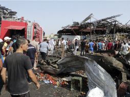 El camión explota en el mercado de Yamila, en el vecindario bagdadí de Sadr City, poco después del amanecer, según dos policías. EFE / A. Ali