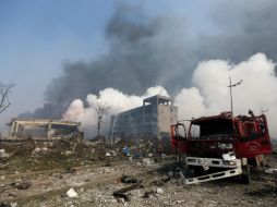 Edificios quemados, coches incendiados y contenedores volcados fue lo que quedó tras la explosión. AFP / STR