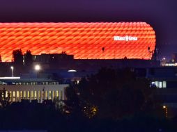 Esta es la nueva iluminación del Allianz Arena, casa del Bayern Munich. EFE / P. Kneffel