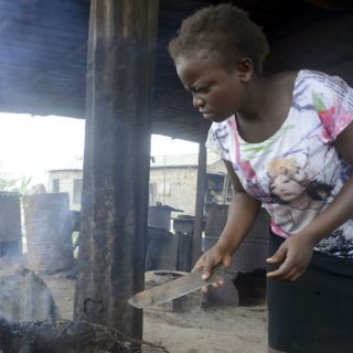 Conceden divorcio en Nigeria porque esposa servía tarde la cena