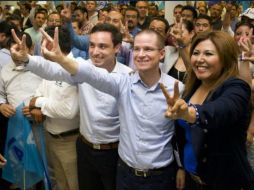 Los diputados Rodríguez (izq) y Adame acusaron al INE de dejar que un partido satélite del gobierno esté por encima de la ley. NTX / ARCHIVO