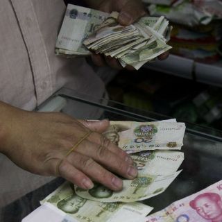 China devalúa el valor del yuan por tercer día al hilo