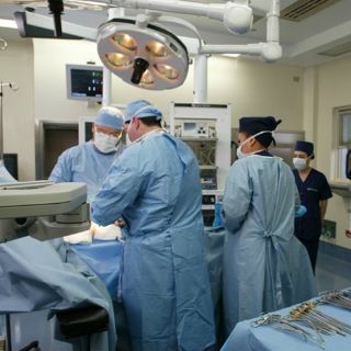 Hospital de Comitán realiza su primera cirugía de columna lumbar