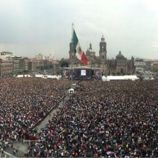 Llenan el Zócalo por concierto en homenaje a Cri Cri
