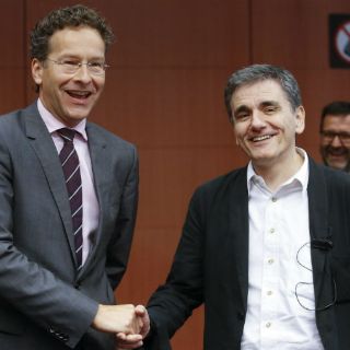 Eurogrupo acepta tercer programa de rescate a Grecia