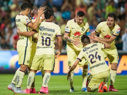 Darío Benedetto fue la figura del encuentro al anotar los goles del triunfo de las Águilas. MEXSPORT / J. Martínez