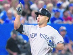 Carlos Beltrán. El puertorriqueño celebra después de conectar el vuelacercas que le dio el triunfo a los Yankees. AP /