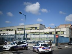 El edificio estuvo durante horas rodeado por miembros del cuerpo de operaciones especiales de la policía. AFP / S. De Sakutin
