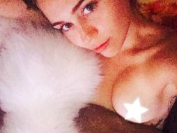 La cantante Miley Cyrus cubrió su pezón con una estrella. INSTAGRAM / mileycyrus