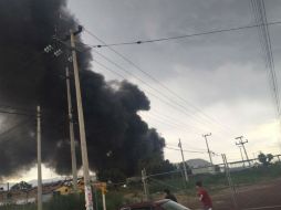 Una gran columna de humo se puede apreciar desde diferentes puntos del Valle de México. TWITTER / @Yaly_Yayo