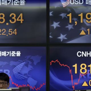 China aumenta valor del yuan frente al dólar