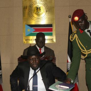 Gobierno y rebeldes de Sudán del Sur firman acuerdo de paz