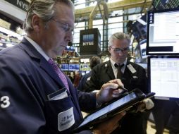 Las acciones retrocedieron al principio de la sesión luego de conocerse un informe que mostró que la actividad manufacturera en NY. AP / ARCHIVO