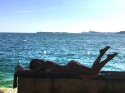 Irina Shayk aparece con un diminuto atuendo demasiado pegado a su silueta. INSTAGRAM / irinashayk