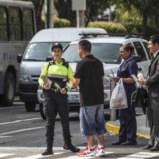Con campaña, celebran el Día del Peatón en Guadalajara