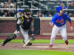 El venezolano Francisco Cervelli (izquierda) ha tenido 313 turnos al bate durante la actual campaña con los Piratas de Pittsburgh. AP / F. Franklin