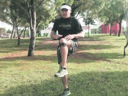 Cecilio León Ramos se prepara para volver a correr carreras de media y larga distancia, una práctica que dejó hace años.  /