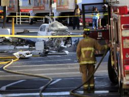 Al caer, el avión se encendió con el piloto y el copiloto todavía en el interior de la nave, informa la policía. AP / ARCHIVO
