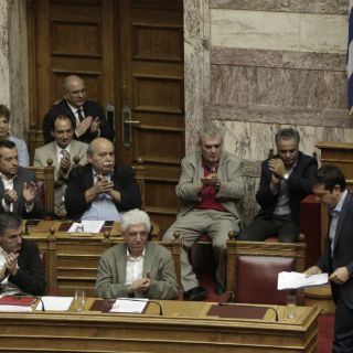 Fitch aumenta la nota de la deuda de Grecia