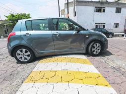 'UNA BARDA'. Más que topes, los automovilistas califican a estos obstáculos como 'bardas' debido a su tamaño. EL INFORMADOR / A. García